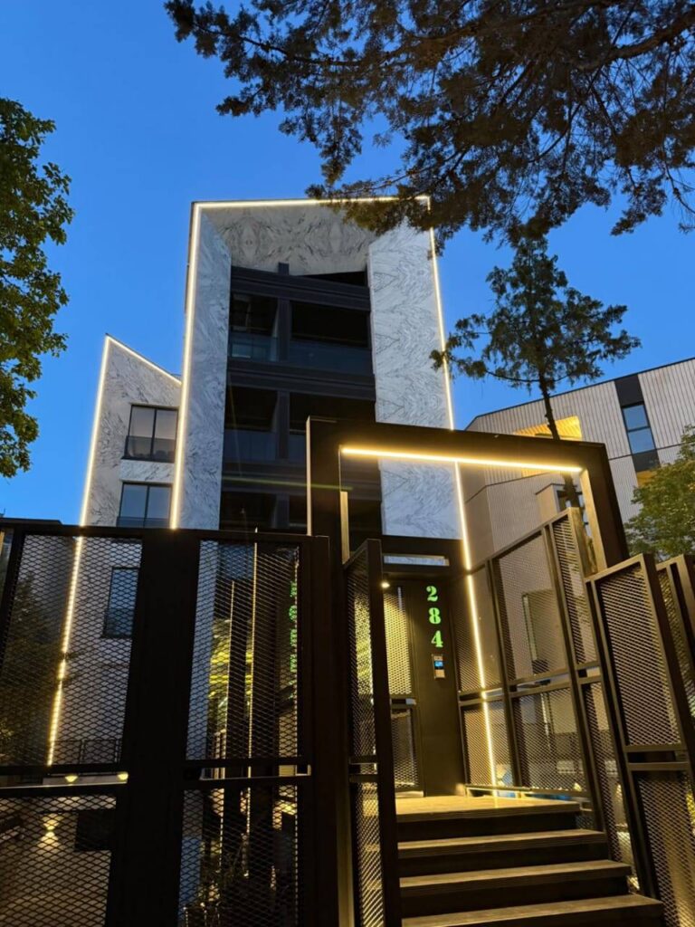 آپارتمان 112متری کارشناس فروش(احسان توانگر)کد03